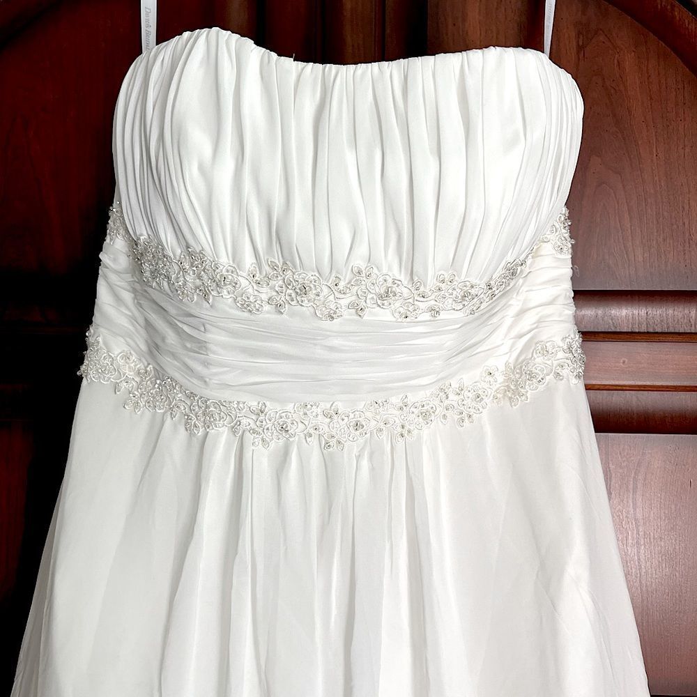 David’s Bridal Chiffon Beaded Empire Plus Size
Wedding Dress White size: 16W​​​ - Picture 10 of 14